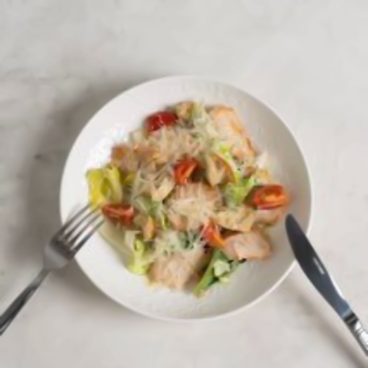 Салат цезарь с курицей