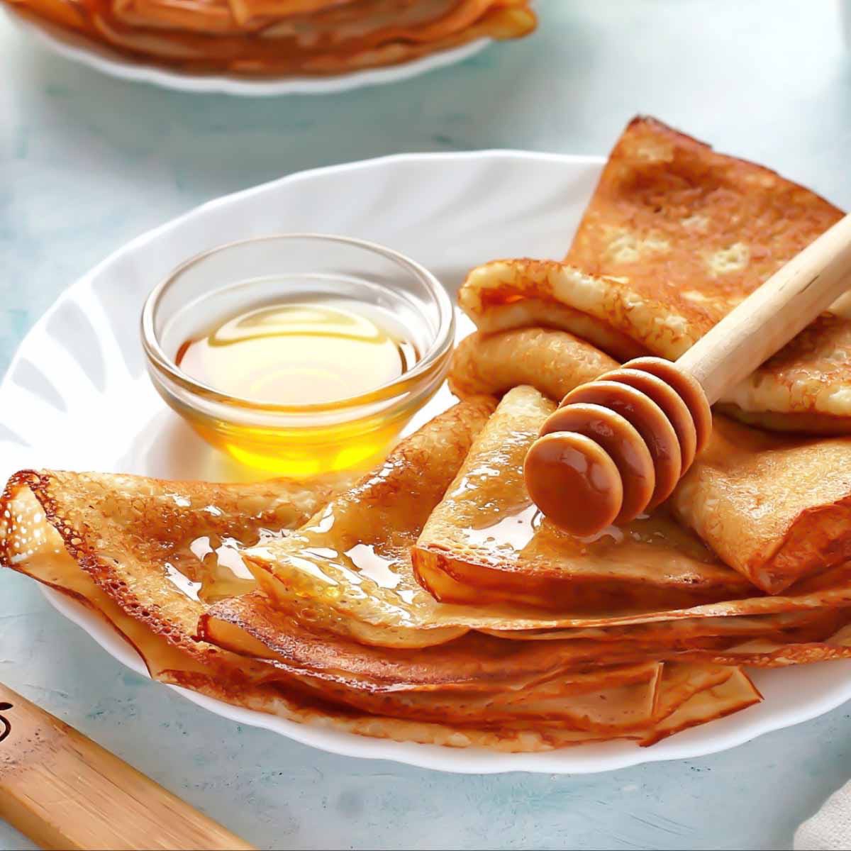 Блины классические с мёдом