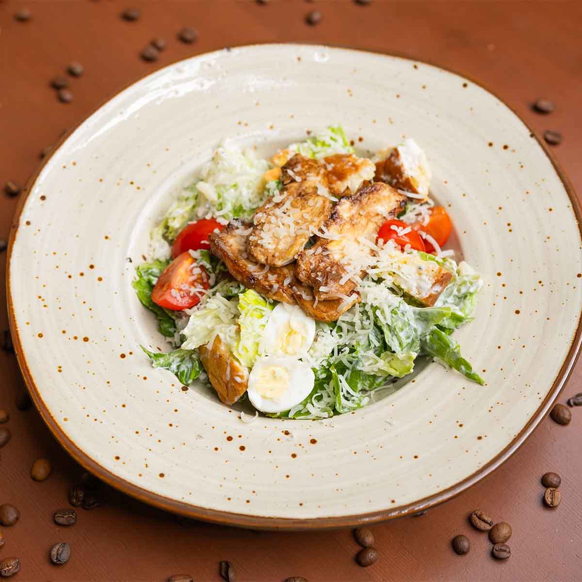 Салат цезарь с курицей