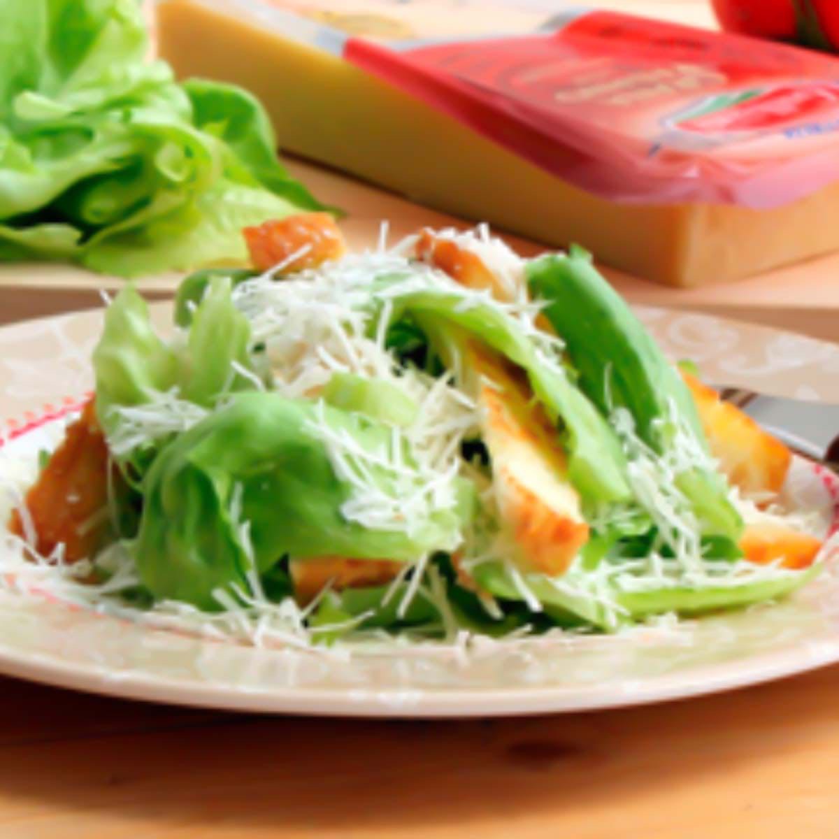 Салат цезарь с курицей