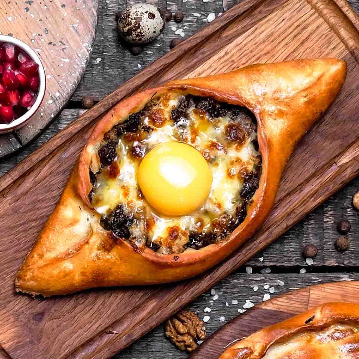 Хачапури по-аджарски с мясом