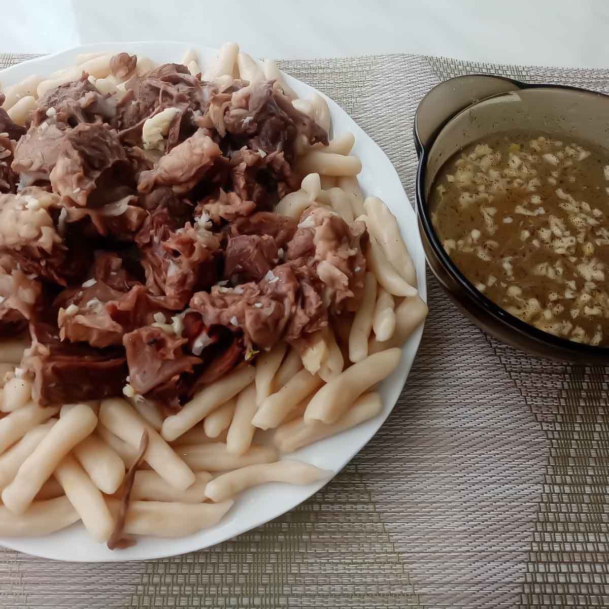 Пшеничные галушки с сушеным мясом