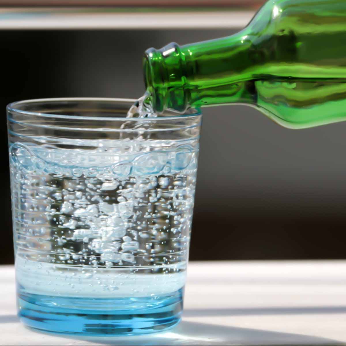 Вода с газом
