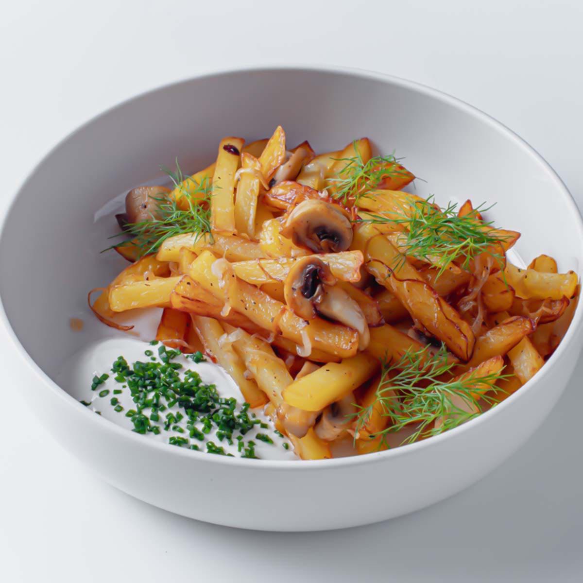 Жареный картофель с грибами и луком