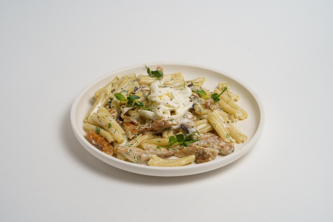 Паста казаречче с курицей и творожным сыром