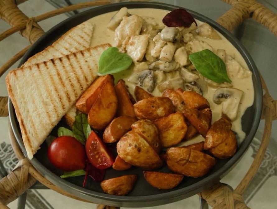 Курица с грибами в сливочном соусе