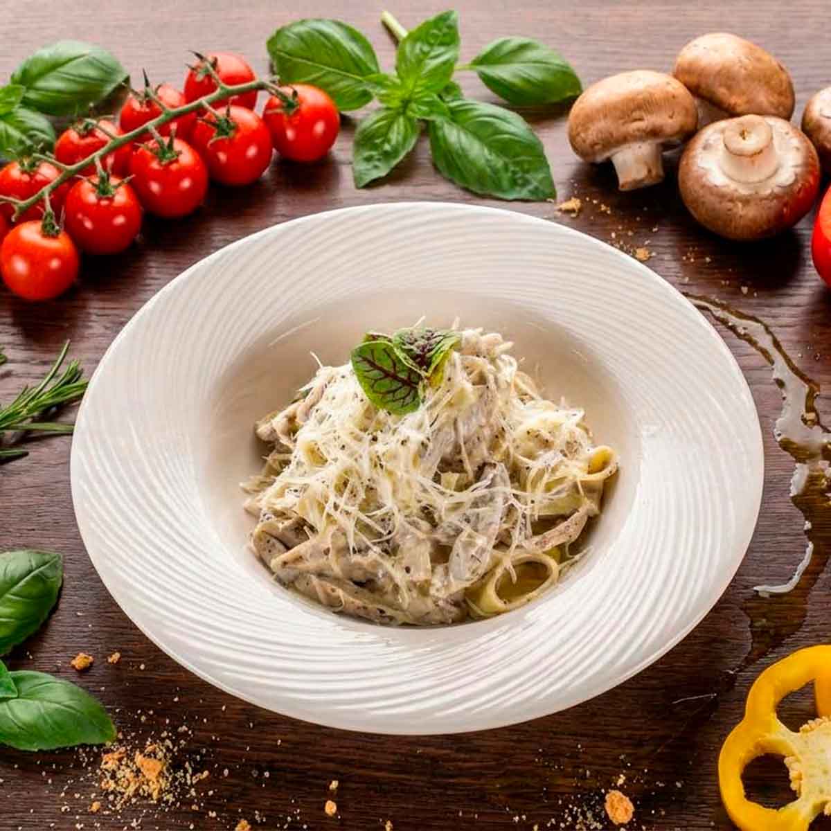 Паста с курицей и грибами